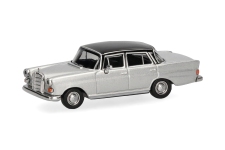 Herpa 430739-005 - H0 - Mercedes-Benz 200 Heckflosse metallic silber/schwarz